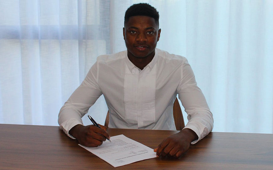 Leeds Tie Up Kamwa To First Pro Deal