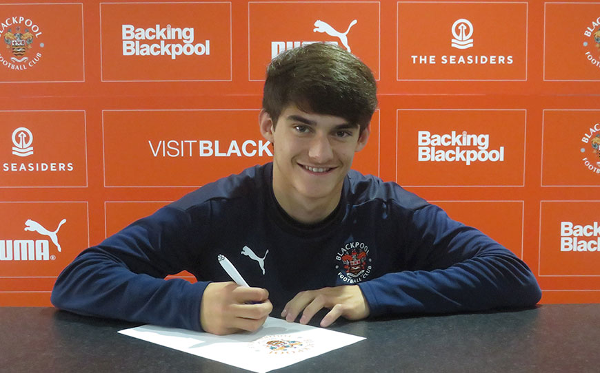 Blackpool Youngster Apter Earns First Pro Contract